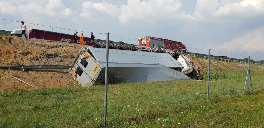 Wypadek na S8 pod Wrocławiem. Zderzyły się ciężarówki. Są korki