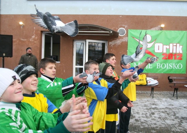Gołębie wypuścili piłkarze "Charzykowianki"