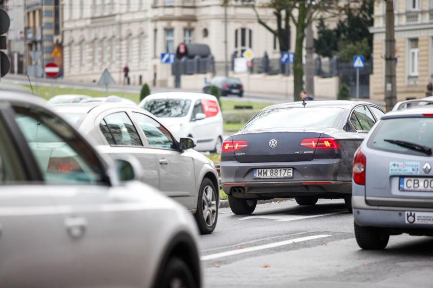 Z powodu wstrzymania ruchu tramwajów na liniach łączących...