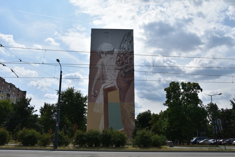 Mural za mural. Kończy się przemalowywanie  bloków na łódzkim Zarzewie