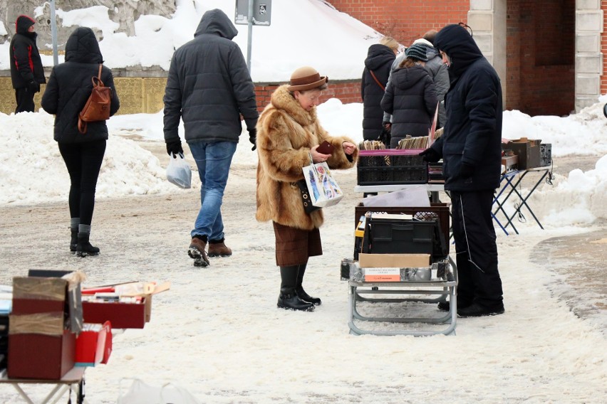 Mrozy im niestraszne! Lubelska Giełda Staroci znów przyciągnęła tłumy. Zobacz zdjęcia