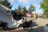 Wypadek w Radlinie: pijana kobieta straciła panowanie nad autem. Jechała jak taran: potrąciła 15-latkę na rowerze i czołowo uderzyła w auto