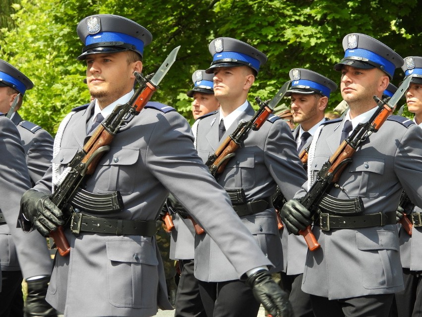 Wojewódzkie święto policji w Głubczycach. Śmigłowiec nad...