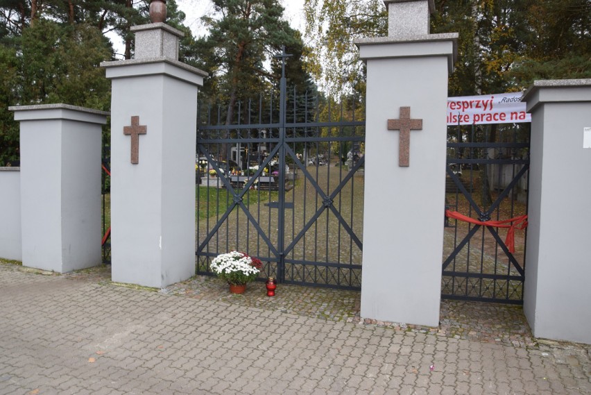 Wszystkich Świętych 2020. Cmentarz w Wasilkowie świeci pustkami (zdjęcia)