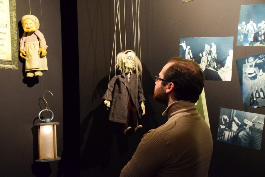 Muzeum Rzeźby Alfonsa Karnego. Wystawa Kompleksja lalki -...