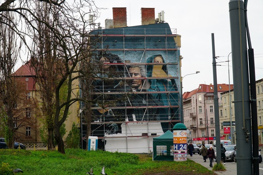 W poniedziałek na ścianie zaczął pojawiać się kolejny mural....