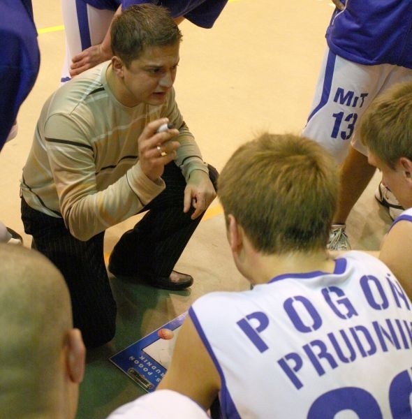 Trener Tomasz Michalak nadal będzie prowadził II-ligowy zespół z Prudnika.