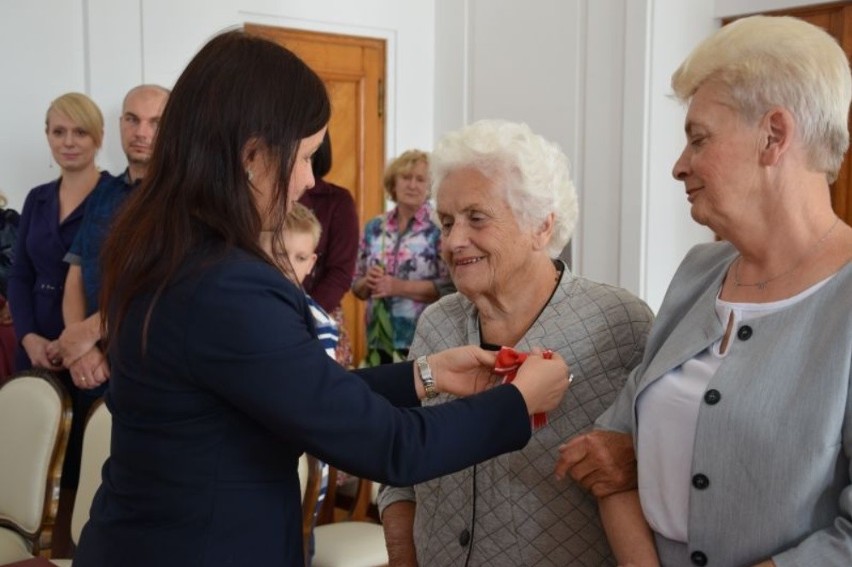 Rodzina Haliny Błaszczyk podczas II wojny światowej ukrywała kilkunastoletniego Hanana. Pochodząca z Izbicy odebrała medal 