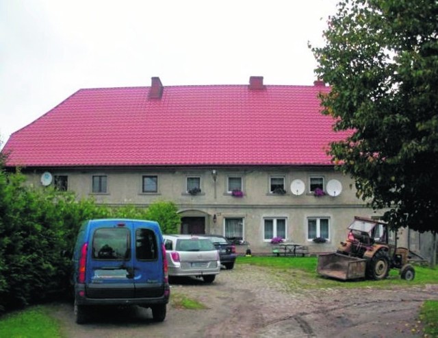 Uczniowie ze Szkoły Podstawowej w Malechowie odwiedzili m.in. XIX wieczny dworek w Bartolinie, niedaleko Niemicy. 