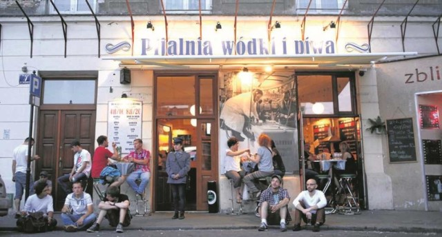 Ciągłe hałasy, pijani turyści i brudne ulice - tak wygląda codzienność na krakowskim Kazimierzu 