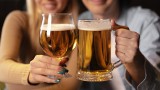 Piwo i wódka niszczą organizm bardziej niż inne alkohole. Mogą prowadzić do otyłości, chorób serca i osteoporozy. Lepsze wino, ale nie każde