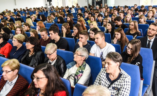 Dotychczas w Kongresie "Jeden świat - wiele kultur" wzięło udział kilka tysięcy uczestników. Tegoroczna edycja wydarzenia odbędzie się w dn. 27-28 października, a jego hasłem przewodnim będą przemiany kulturowe jako wyzwanie dla współczesnego świata.