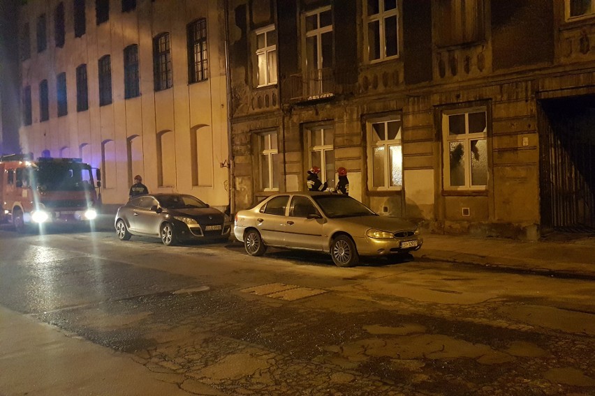 Tragedia na 6 Sierpnia w Łodzi. Trzy osoby zginęły, zatrute gazem [ZDJĘCIA, FILM]