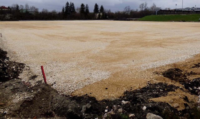 Stadion Miejski w Busku-Zdroju został przebudowany w zaledwie 30 procentach. Ogłoszono drugi przetarg na wykonawcę tej kosztownej inwestycji.