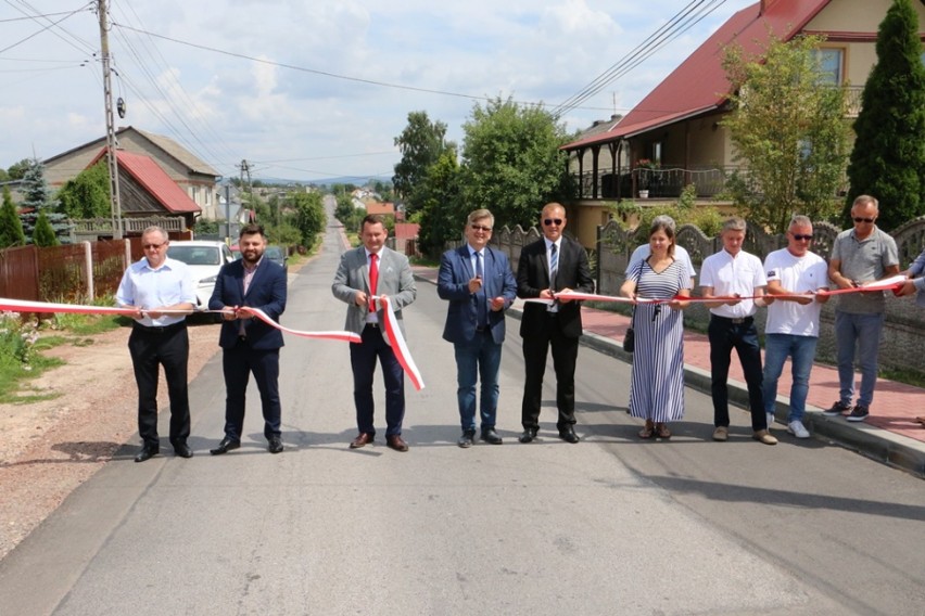 Drogi w Skorzeszycach i Leszczynach w gminie Górno jak nowe. W środę, 28 lipca odbyło się oficlane otwarcie (ZDJĘCIA)