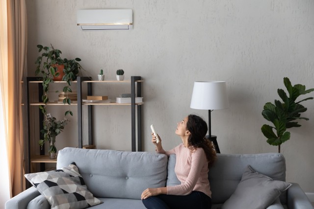 Klimatyzacja w mieszkaniu lub wiatrak? Podpowiadamy, jak oszczędzać na  chłodzeniu mieszkania w upalne dni | Strefa Biznesu