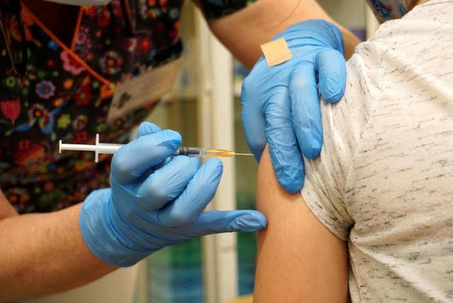 Polska przekaże Ukrainie milion szczepionek przeciwko COVID-19.