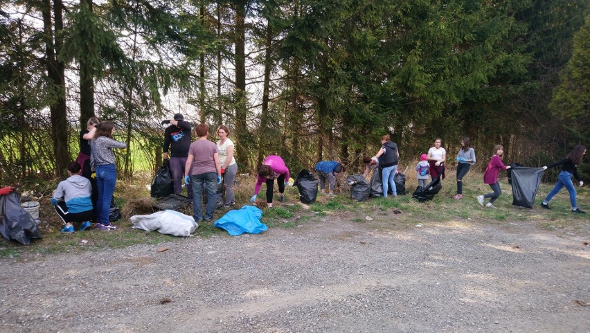 Koło gospodyń wiejskich w Tarzymiechach Trzecich także podjęło wyzwanie #trashchallenge. Zobaczcie zdjęcia! 