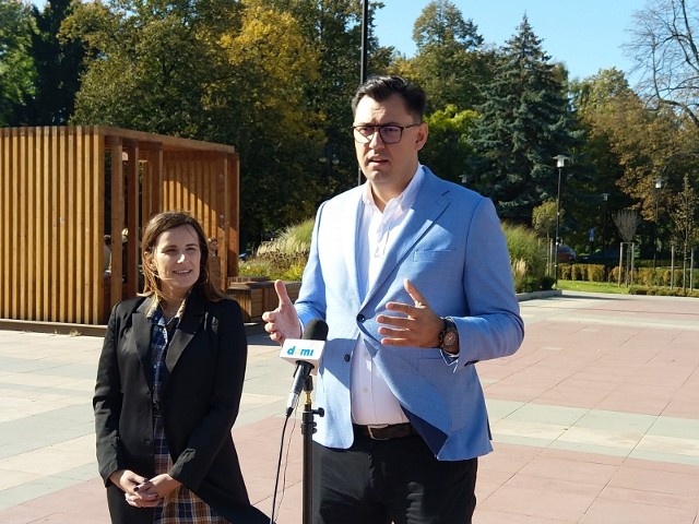 Konrad Frysztak i Marta Michalska-Wilk krytycznie wypowiadali się o ostatnim wyroku TK. Zapowiedzieli też manifestację, która odbędzie się w sobotę na Placu Jagiellońskim.
