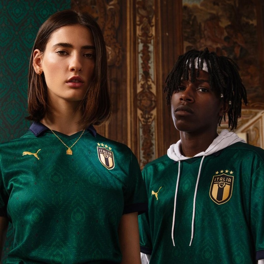 Reprezentacja Włoch zagra na... zielono! Nowy komplet koszulek inspirowany  epoką renesansu | Sportowy24