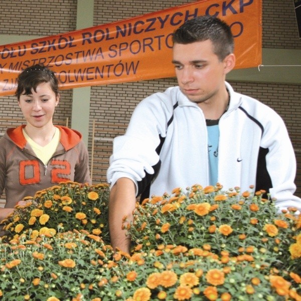 Wczoraj w szkole nauki było niewiele. Wszyscy szykowali się do dzisiejszych uroczystości.