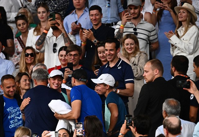 Robert Lewandowski oklaskiwał na trybunach kortu Rolanda Garrosa zwycięstwo Igi Świątek w finale French Open