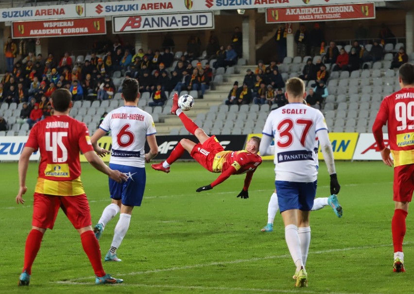 Bramka "stadiony świata" Jacka Kiełba dała zwycięstwo Koronie Kielce. Prosto z Ukrainy na końcówkę meczu dojechał kapelan drużyny 