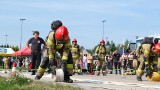 Strażacy z powiatu wodzisławskiego walczyli o tytuł najtwardszego. Uderzali ciężkim młotem i przenosili zbiorniki z wodą