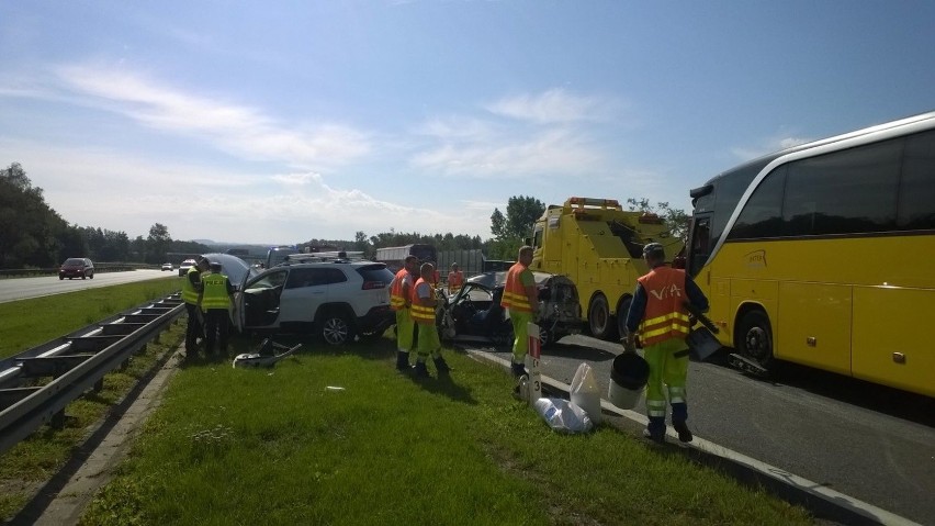 Zablokowana autostrada A4 i zjazd z S1 po wypadku