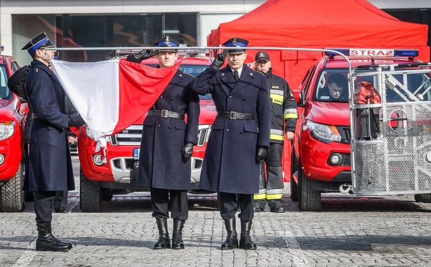 Uroczyste przekazanie wozów strażackich na Targ Węglowym w...