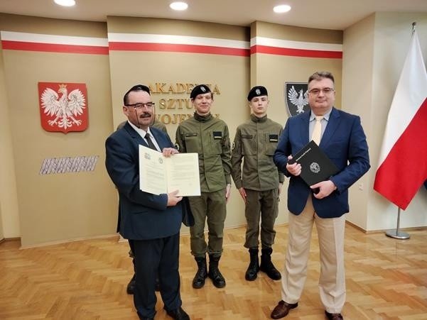 II Społeczne Liceum Ogólnokształcące im. Toniego Halika podpisało