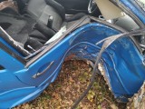 Laskówka Chorąska. Wypadek osobowego golfa pod Tarnowem. Samochód uderzył w drzewo. Kierowca zabrany do szpitala [ZDJĘCIA]