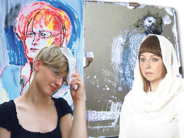 Artystki różni warsztat. Katarzyna Gerlaczyńska-Waszkiewicz (z lewej) porusza się w obszarze malarstwa, a Paulina Poczęta w instalacji. 