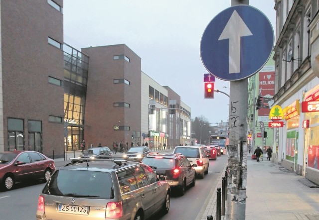 Narwańcy za kółkiem nie zwracają uwagi i jadą pod prąd. Do takich sytuacji dochodzi na krótkim odcinku ulicy Kaszubskiej