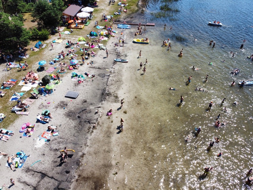 Jezioro Piaseczno przyciągnęło wakacyjnych plażowiczów. Idealne miejsce do wypoczynku nad wodą w woj. lubelskim. Zobacz zdjęcia