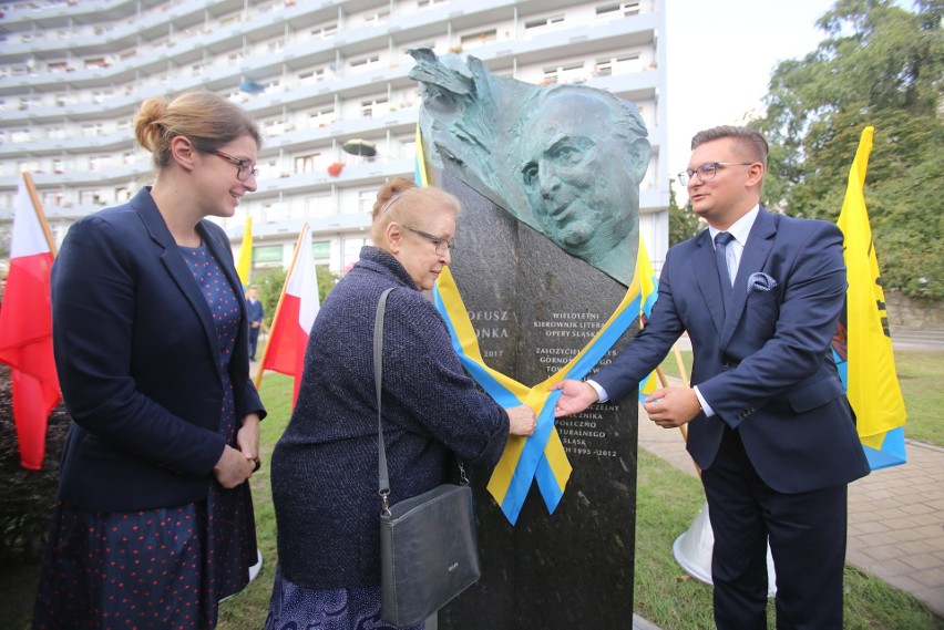 Płaskorzeźbę Tadeusza Kijonki w Galerii Artystycznej na...