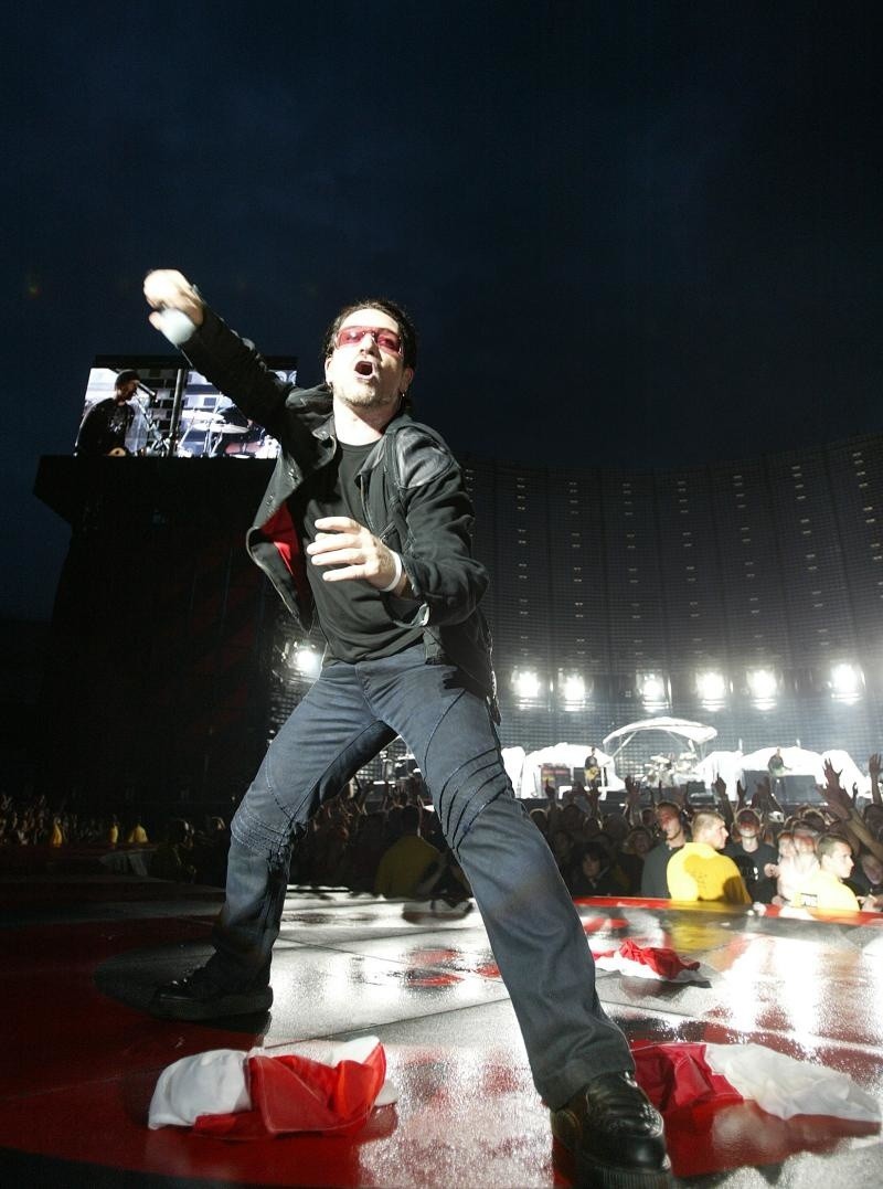 Bono pod flagą biało-czerwoną