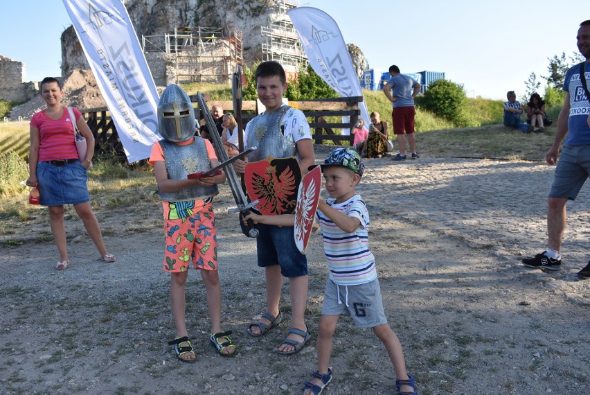 XV Turniej Rycerski na Zamku w Rabsztynie. Średniowieczne pokazy, walki i turnieje. Tłumy podczas pierwszego dnia wydarzenia