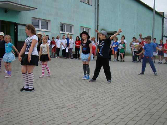 Uczniowie zaprezentowali swoje umiejętności taneczne