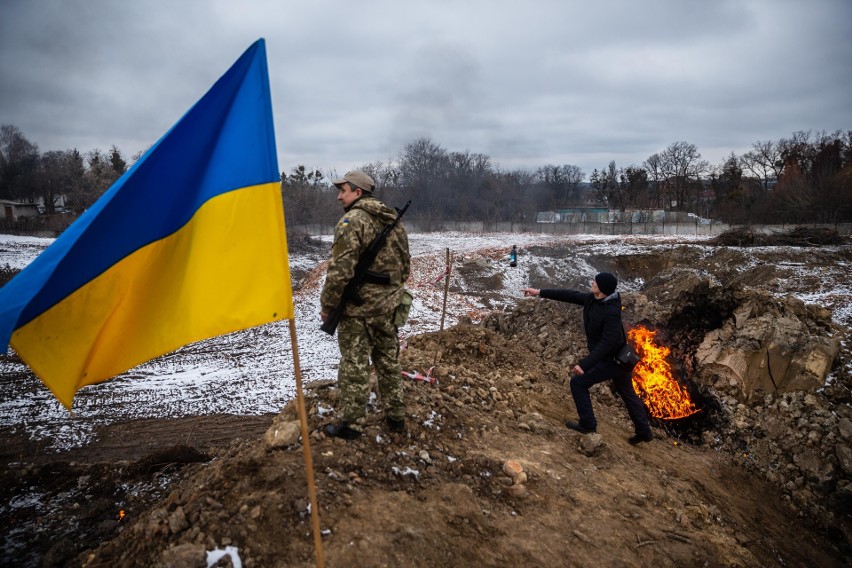 Wojna na Ukrainie. W Żytomierzu Ukraińcy ćwiczą rzucanie koktajlami Mołotowa