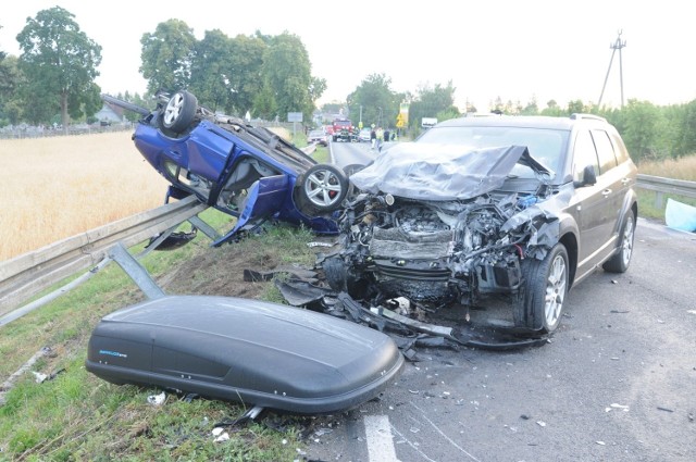 Wypadek w Brdowie - pięć osób zginęło na miejscu, jedna walczy o życie w szpitalu