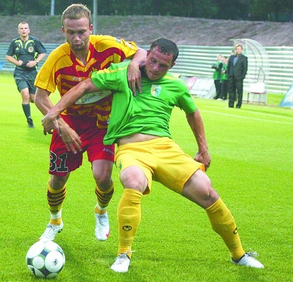 Piłkarze Niemana Grodno (zielone koszulki) ograli Jagę 3:1. Teraz umiejętności żółto-czerwonych sprawdzi Dynamo Brześć.