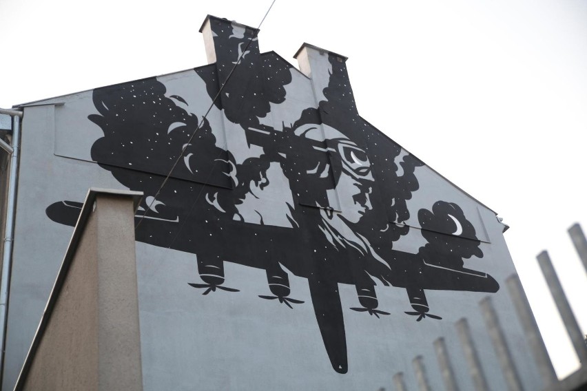 Liberator znów wzleciał nad Podgórze. Przy ulicy Dąbrowskiego odsłonięto mural