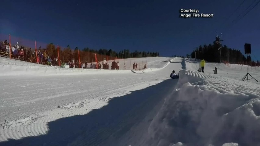 Spektakularne zawody w zjeździe na szuflach od śniegu (WIDEO)