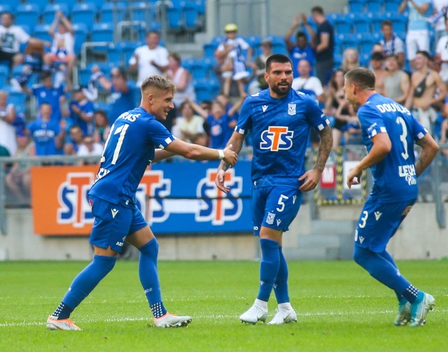 Bohaterem Lecha Poznań w tym meczu był rezerwowy Alan Czerwiński, który tuż przy wejściu na boisko strzelił wyrównującego gola. Potężna zaliczka z pierwszego meczu (5:0) zdeterminowała grę Kolejorza w tym meczu. Lechici się nie śpieszyli, grali wolno, tak by stracić jak najmniej sił. Mieliśmy więc wakacyjne tempo w pięknym czarnomorskim kurorcie.Oto jak oceniliśmy lechitów ---->