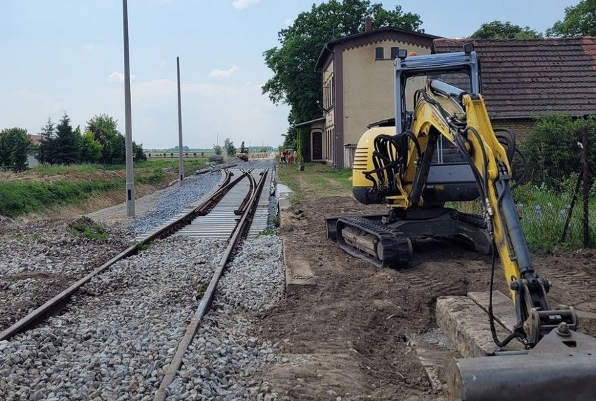 W związku z budową trasy kolejowej z Wrocławia przez Sobótkę...