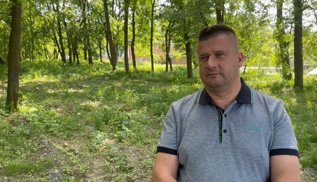 O budowie nowego parku w Gomunicach mówi wójt gminy Paweł Olejniczak