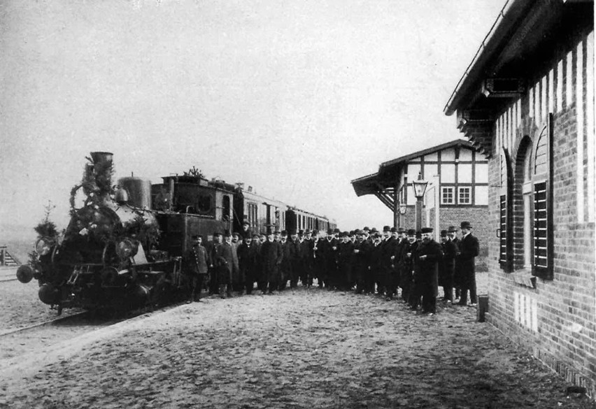 Linia kolejowa do Czarnowa została otwarta 28 lutego 1910...