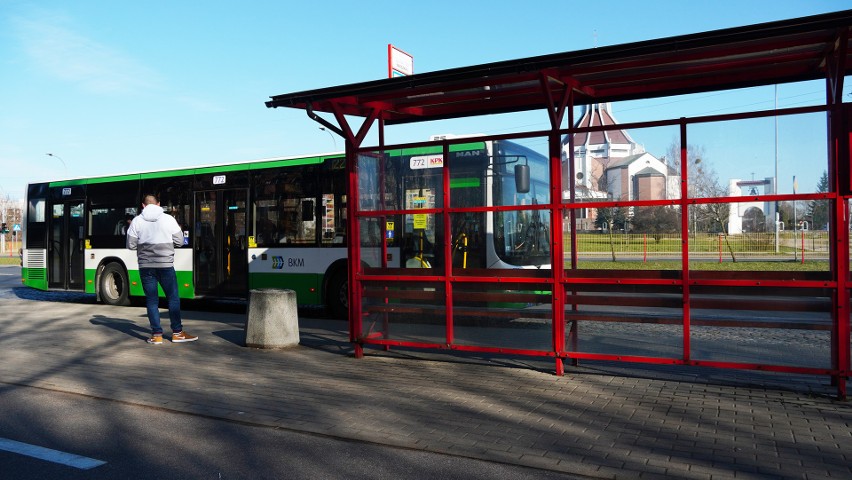 Obostrzenia w komunikacji miejskiej. Kierowca będzie mógł nie wpuścić pasażera do autobusu. 