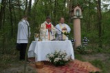 Kapliczka w lesie pamięta osadę w pobliżu Radomyśla nad Sanem. Odprawili uroczystą mszę